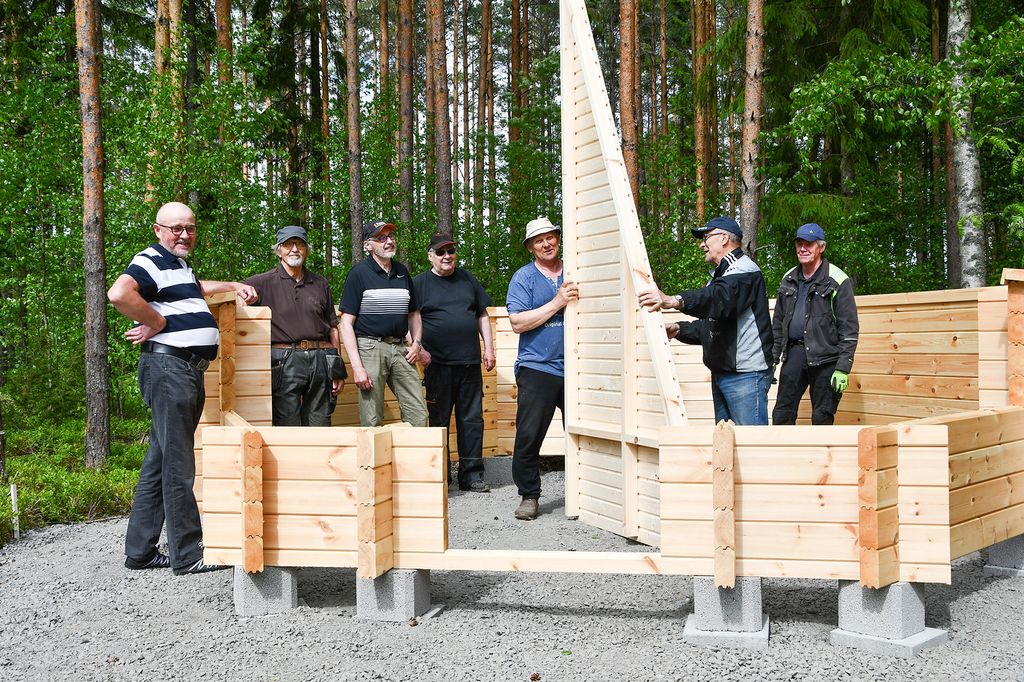 Laavu ulkoilijoiden käyttöön – Lions Club Köyliö rakentaa Harrin Patille  uutta taukopaikkaa yhteiseksi hyväksi | Alasatakunta